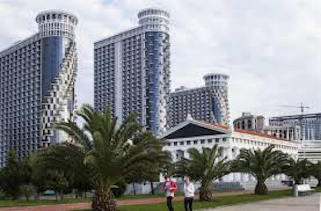 Aparthotel In Orbi Sea Towers Batoemi Buitenkant foto